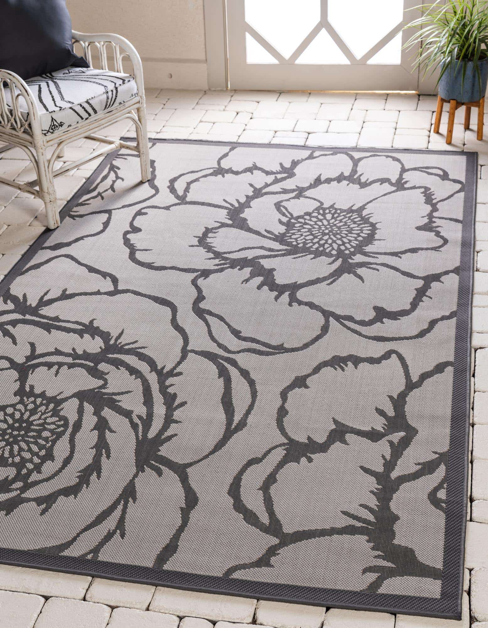 Gray 3' 3 x 5' Outdoor Botanical Indoor / Outdoor Rug