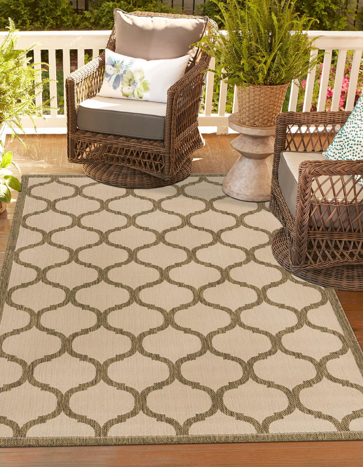 outdoor lattice rug