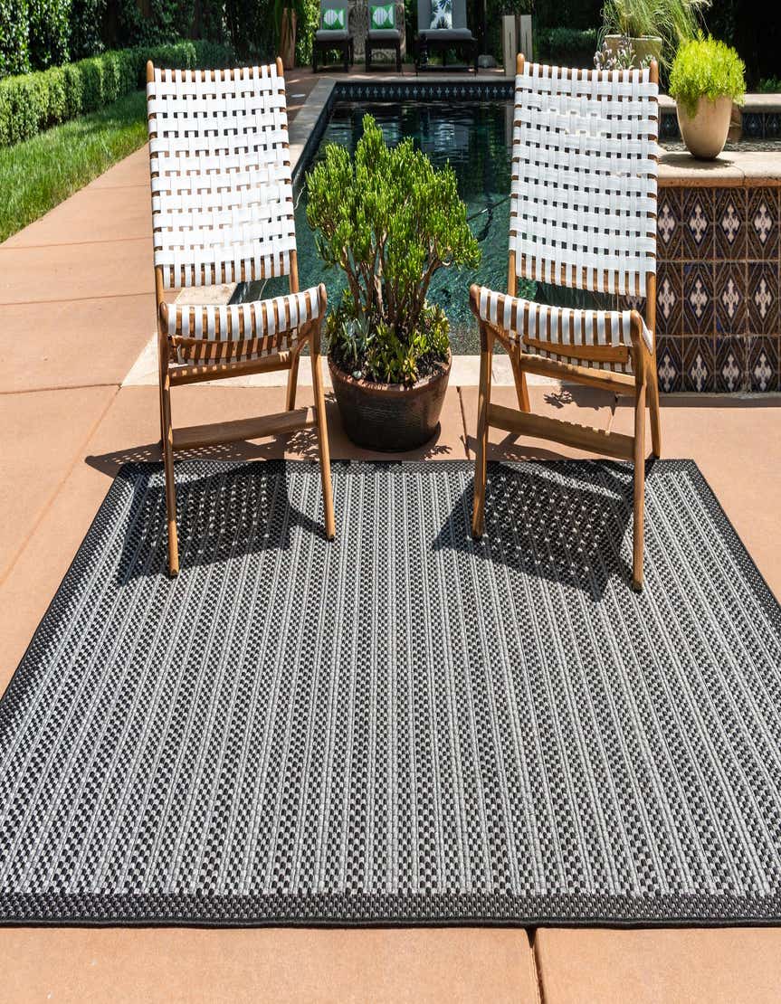 Gray 3' 3 x 5' Outdoor Border Indoor / Outdoor Rug