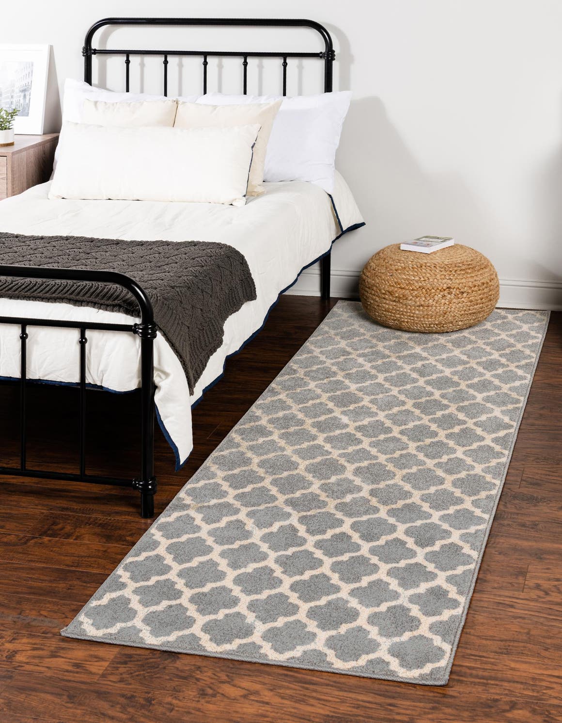 Light Gray 2' 7 x 10' Lattice Runner Rug