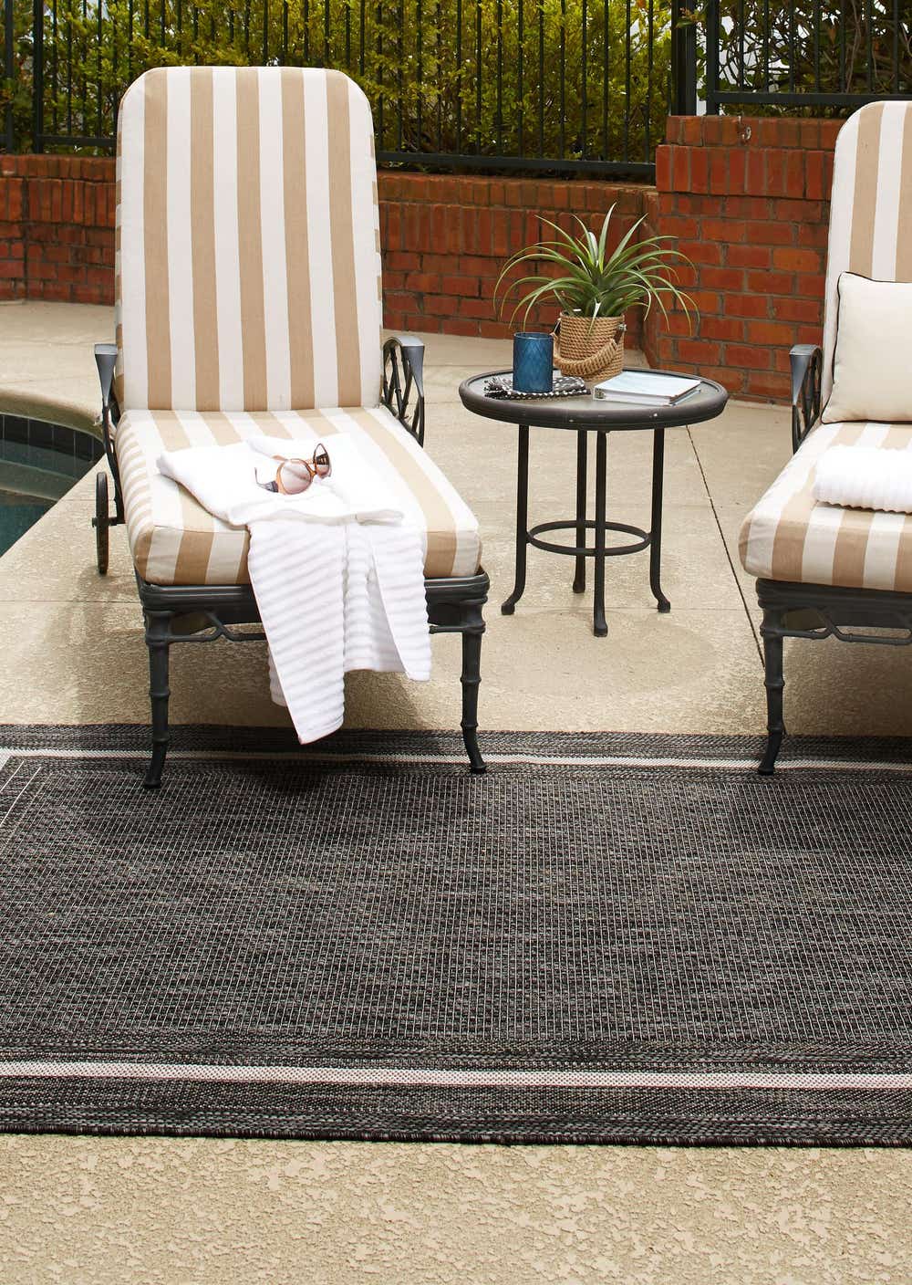 Black 10' x 14' Outdoor Border Rug