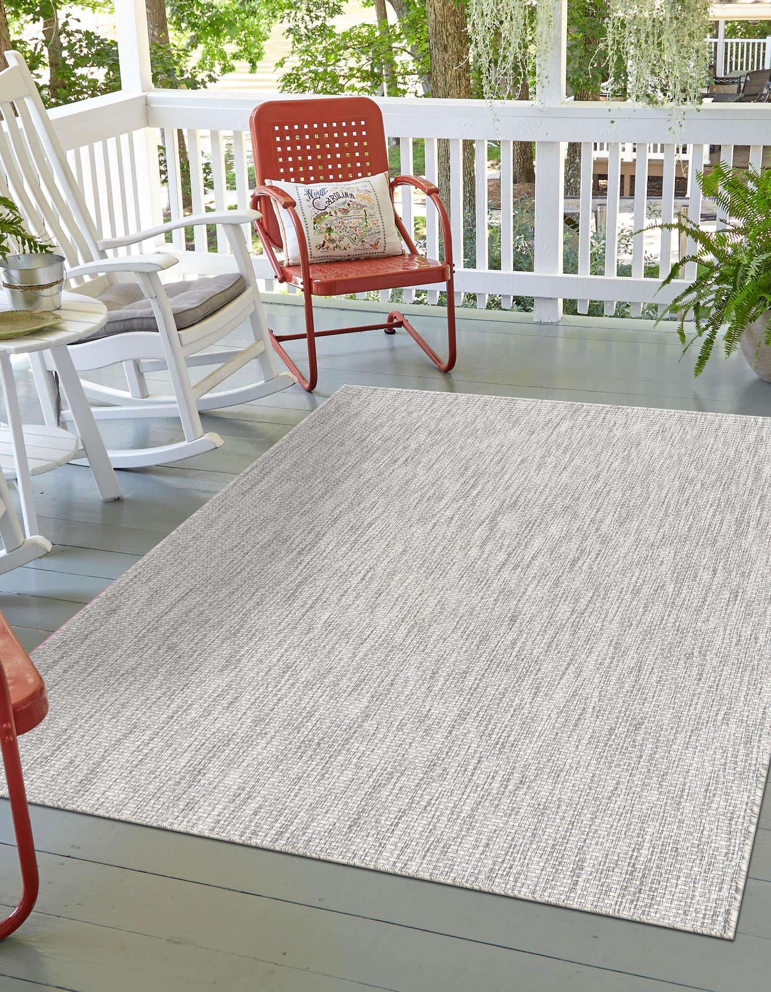 Light Gray 10' x 13' Outdoor Solid Indoor / Outdoor Rug