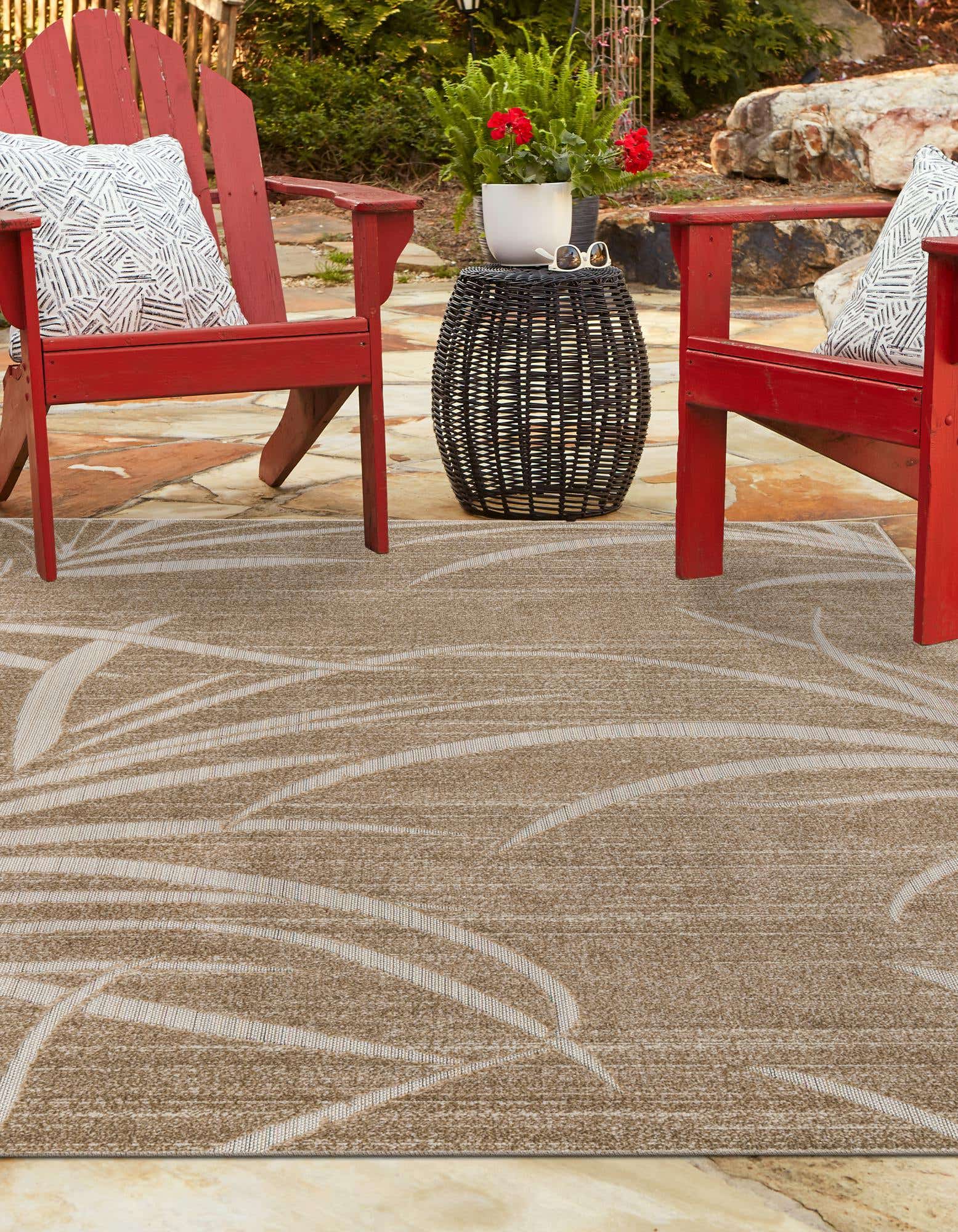Beige 5' x 8' Outdoor Botanical Indoor / Outdoor Rug eSaleRugs