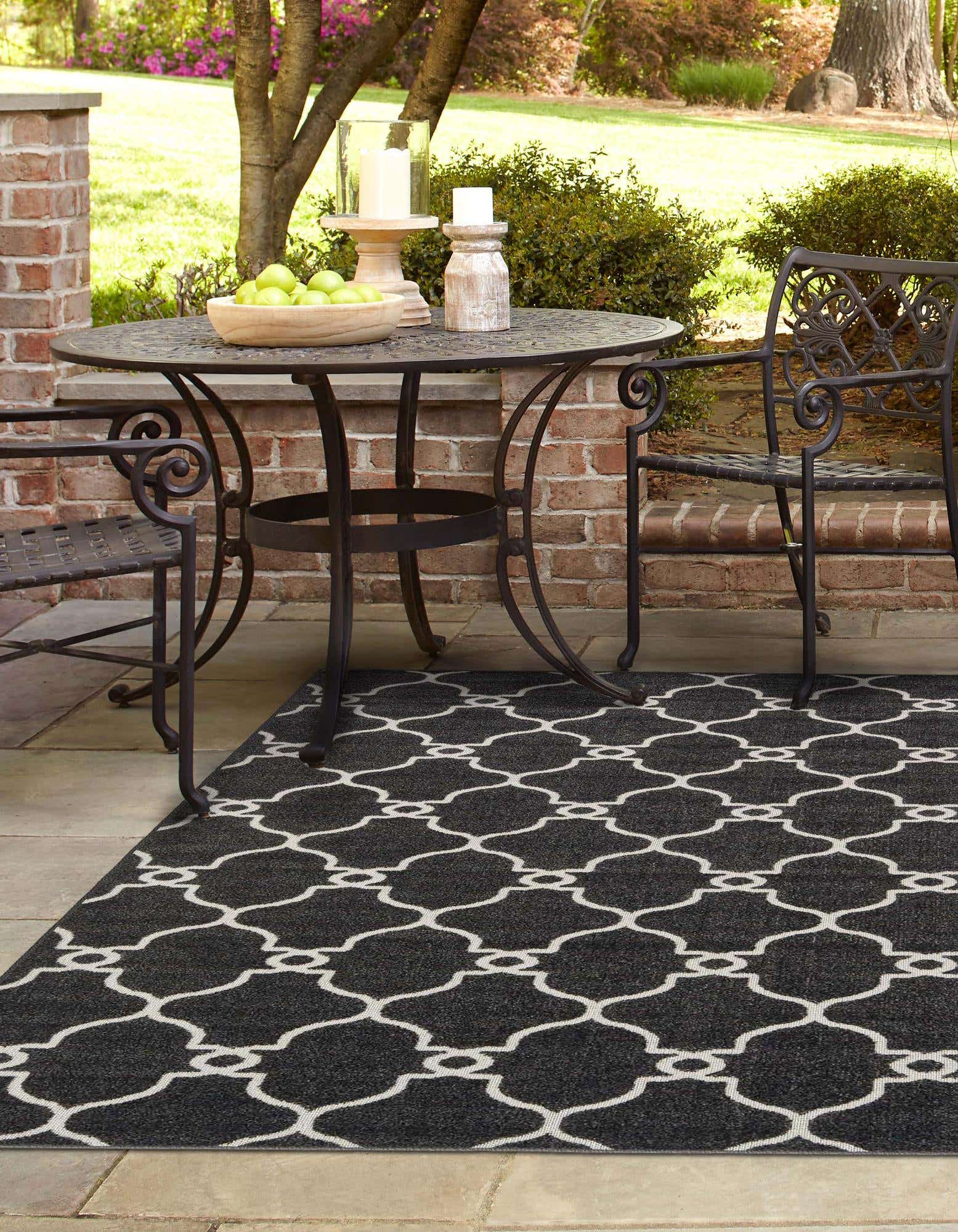 Black 8' x 10' Outdoor Trellis Indoor / Outdoor Rug