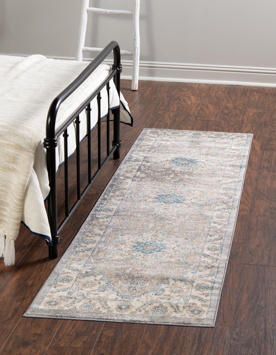 Gray 2' 7 x 10' Vienna Runner Rug eSaleRugs