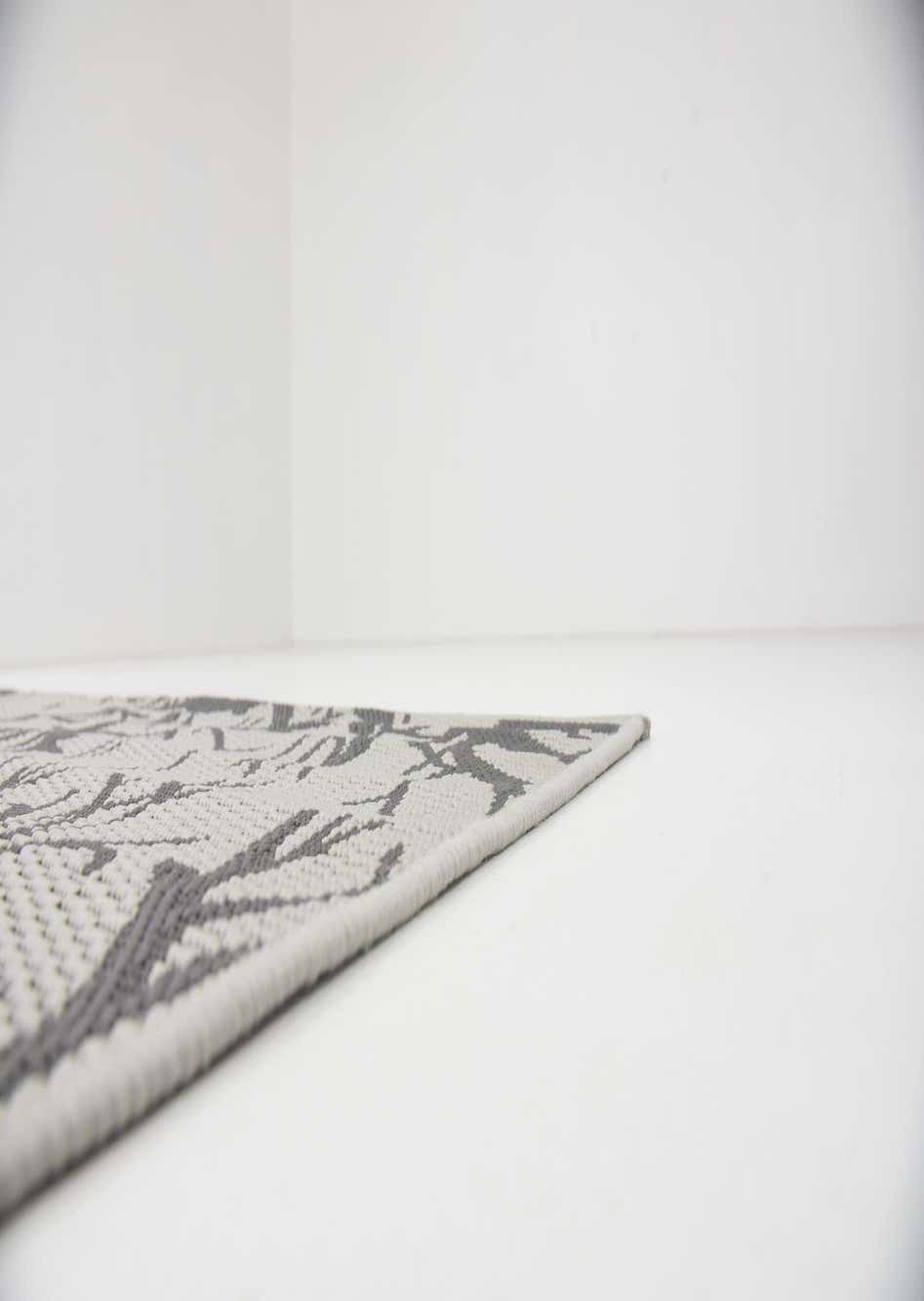 Light Gray 4' x 6' Outdoor Botanical Rug | Rugs.com