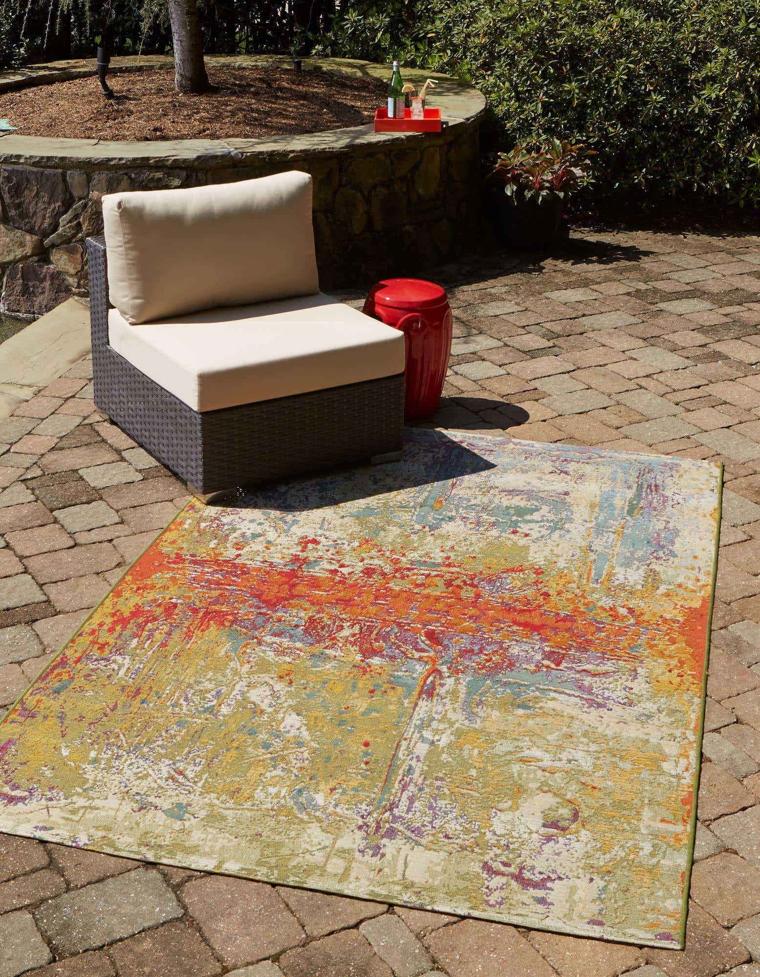 Multicolor 2' 2 x 3' Outdoor Modern Indoor / Outdoor Rug