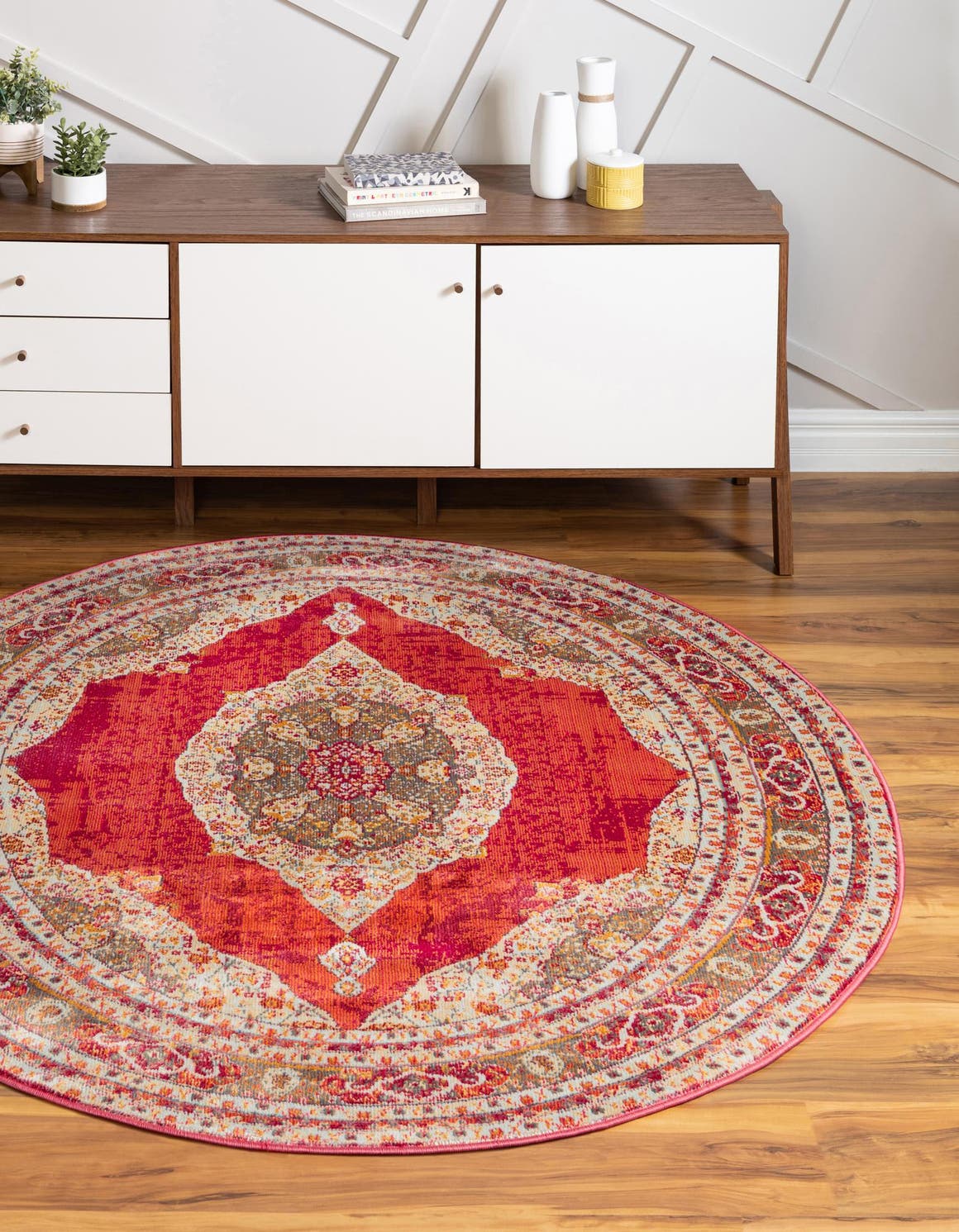 Red 5' 5 x 5' 5 Santiago Round Rug
