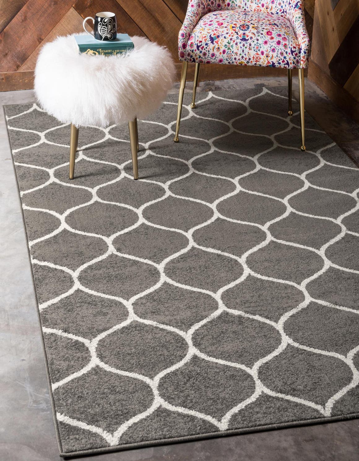 Dark Gray 5' x 8' Lattice Frieze Rug