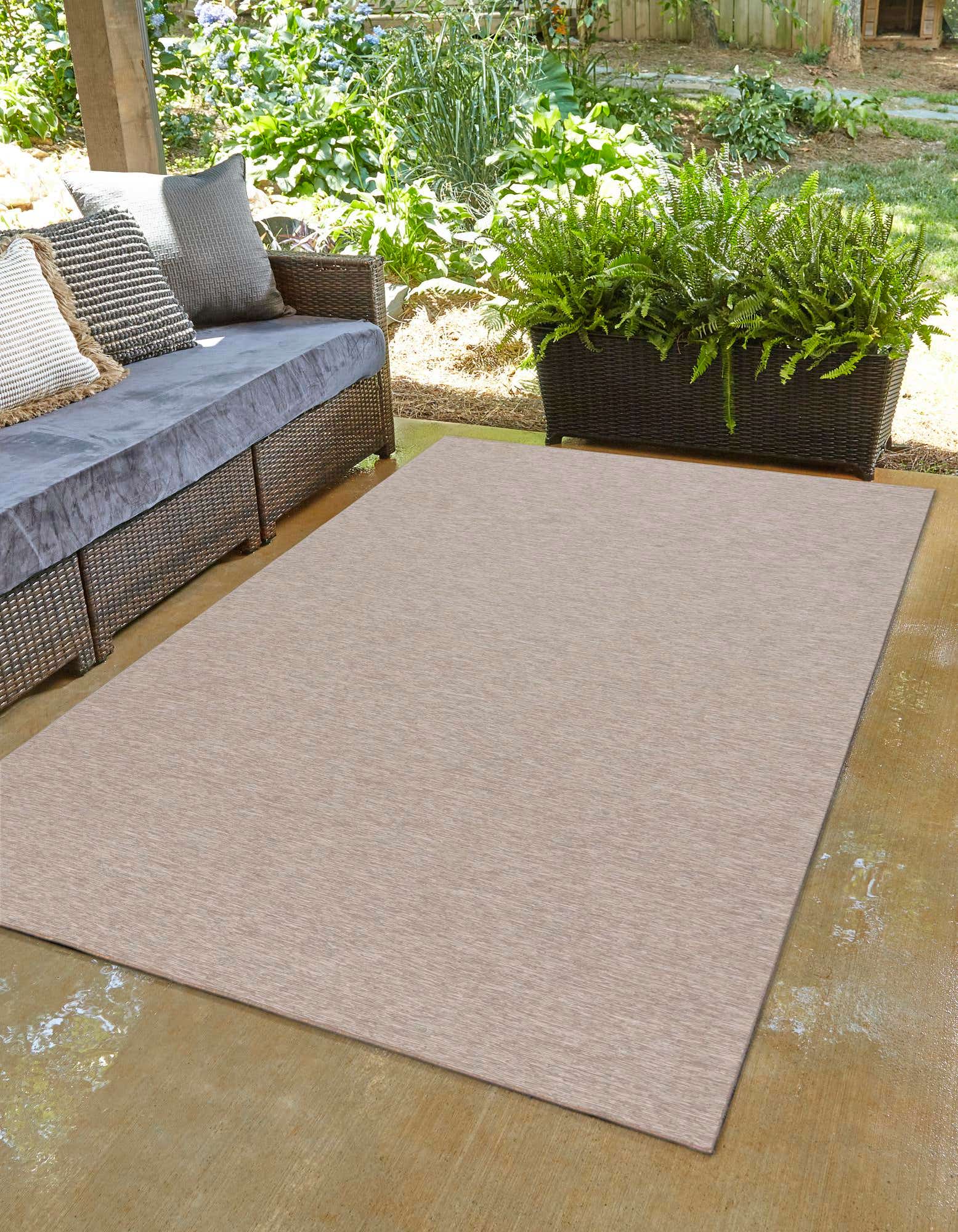 Beige 7' 5 x 10' Outdoor Solid Indoor / Outdoor Rug
