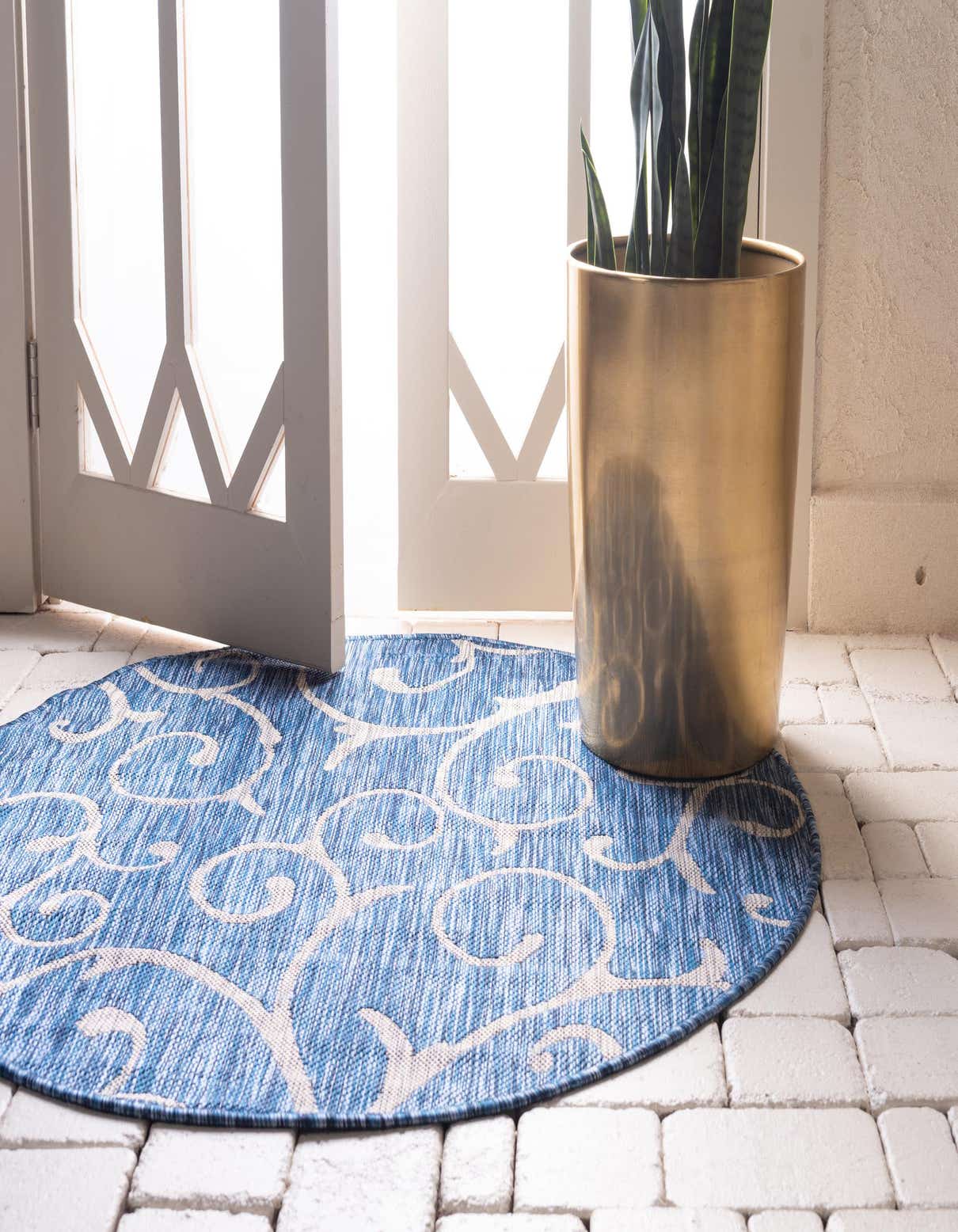 Blue 13' x 13' Outdoor Botanical Round Indoor / Outdoor Rug