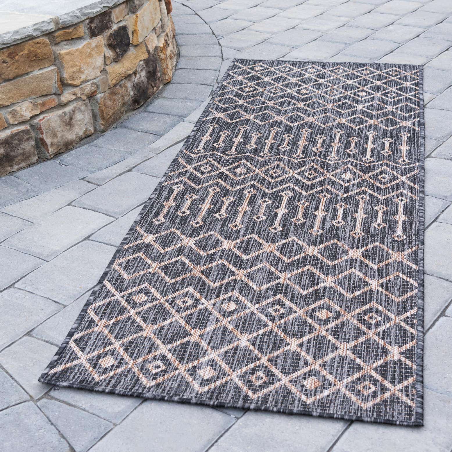 outdoor lattice rug