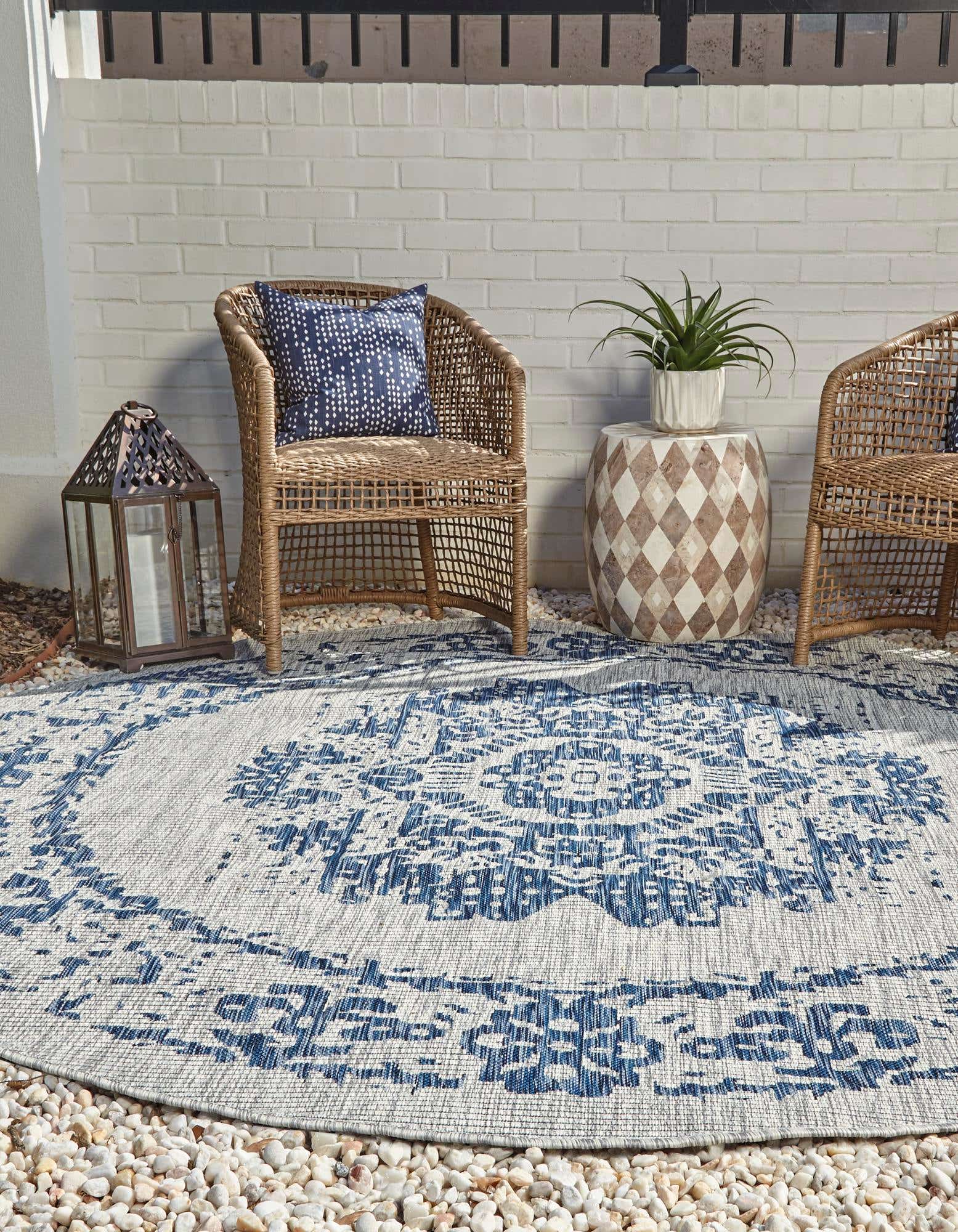 Blue 4' x 4' Outdoor Traditional Round Indoor / Outdoor Rug