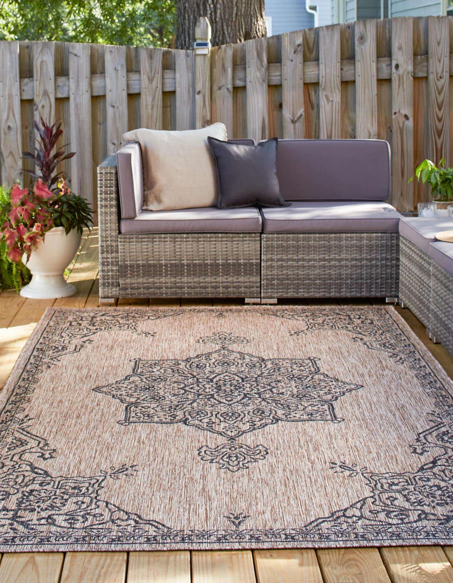 Beige 8' x 11' 4 Outdoor Traditional Indoor / Outdoor Rug
