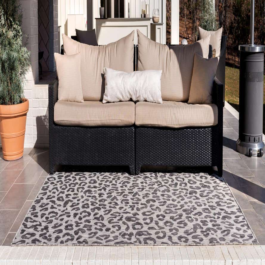 Light Gray 10' x 14' Outdoor Safari Rug