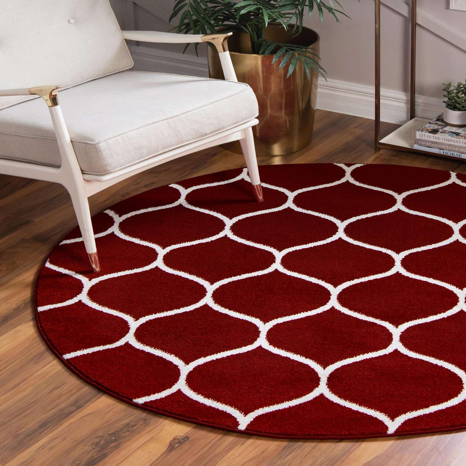 Red 5' x 5' Lattice Frieze Round Rug