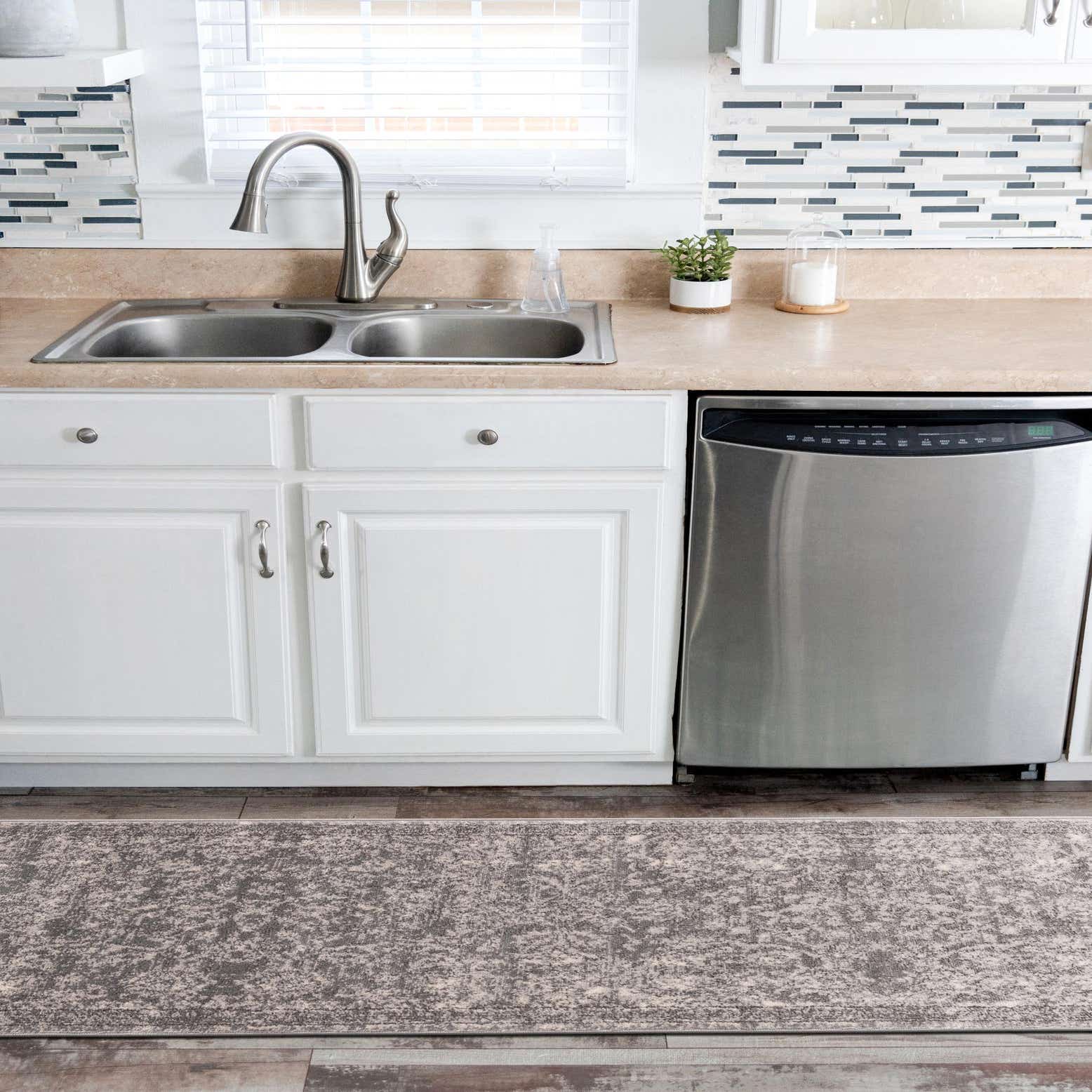 Gray 2' 2 x 8' Oregon Runner Rug