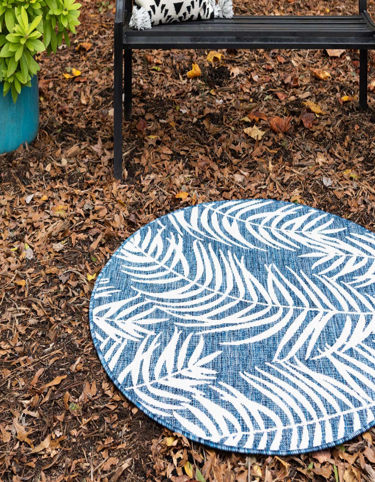 Blue 13' x 13' Outdoor Botanical Round Indoor / Outdoor Rug