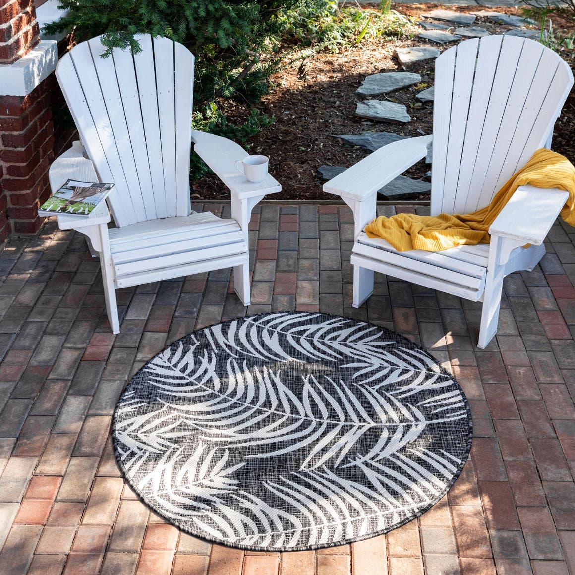 Charcoal 4' x 4' Outdoor Botanical Round Rug