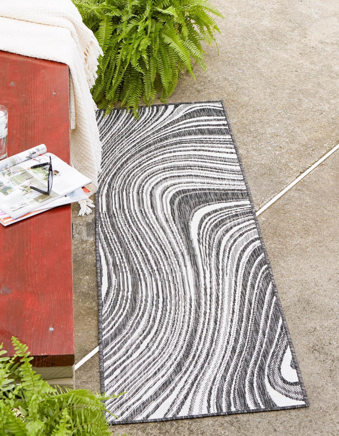 Charcoal 2' x 6' Outdoor Modern Runner Rug