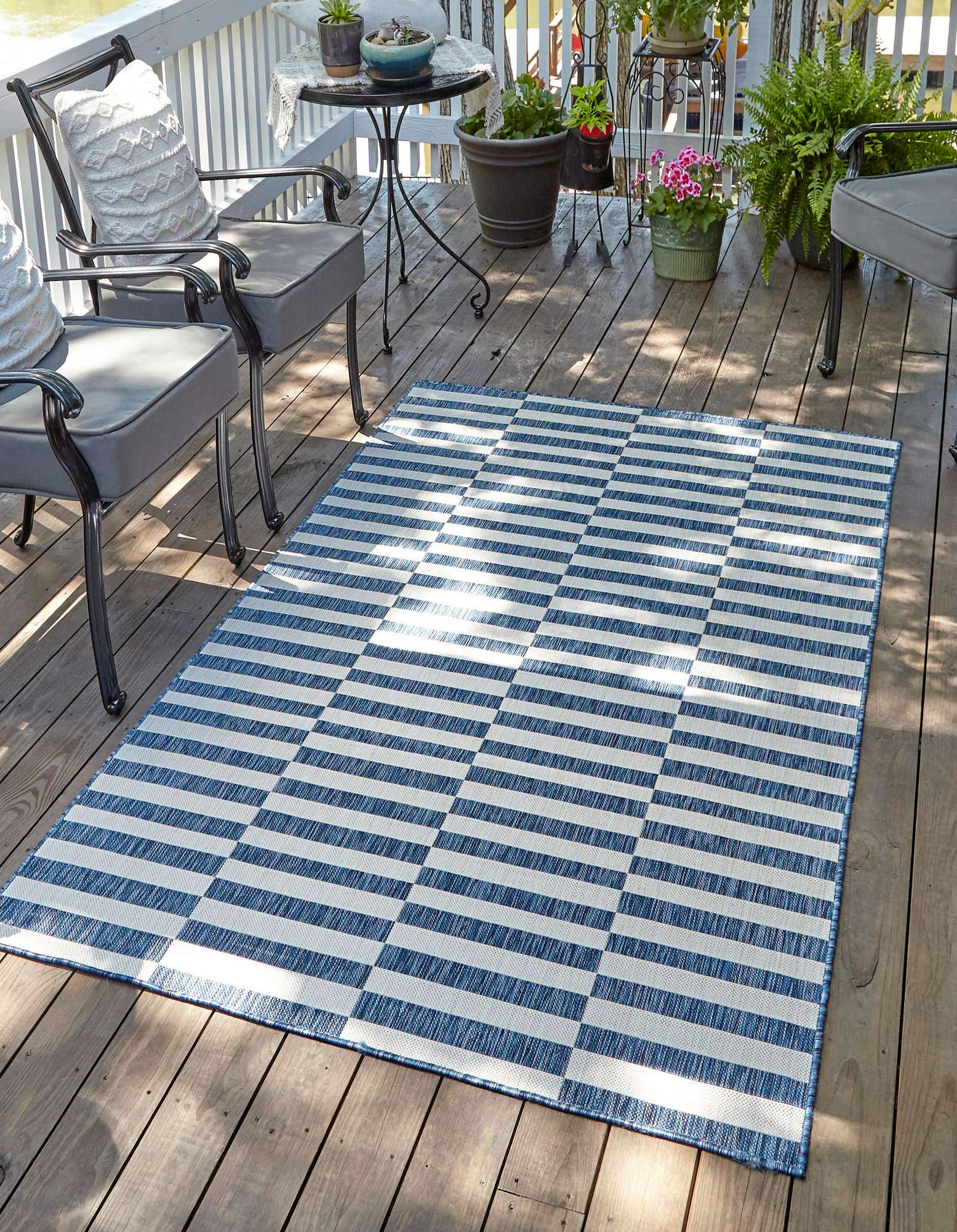 Blue 9' x 12' Outdoor Striped Indoor / Outdoor Rug