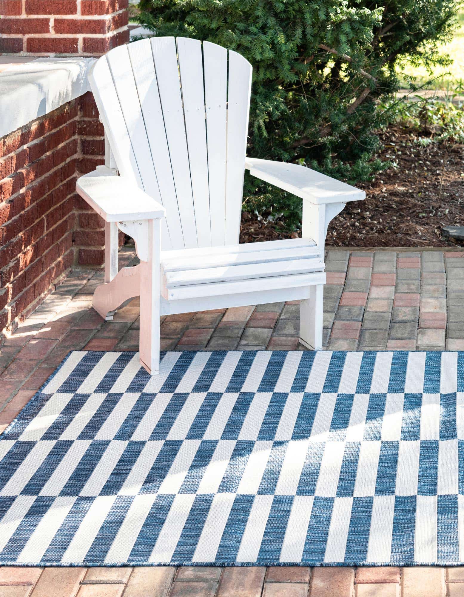 Blue 9' x 12' Outdoor Striped Indoor / Outdoor Rug