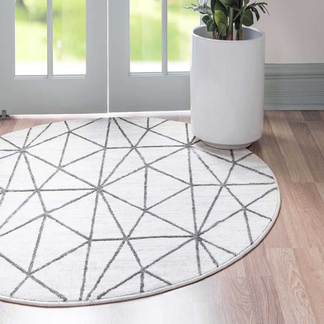 White 8' x 8' Lattice Trellis Round Rug