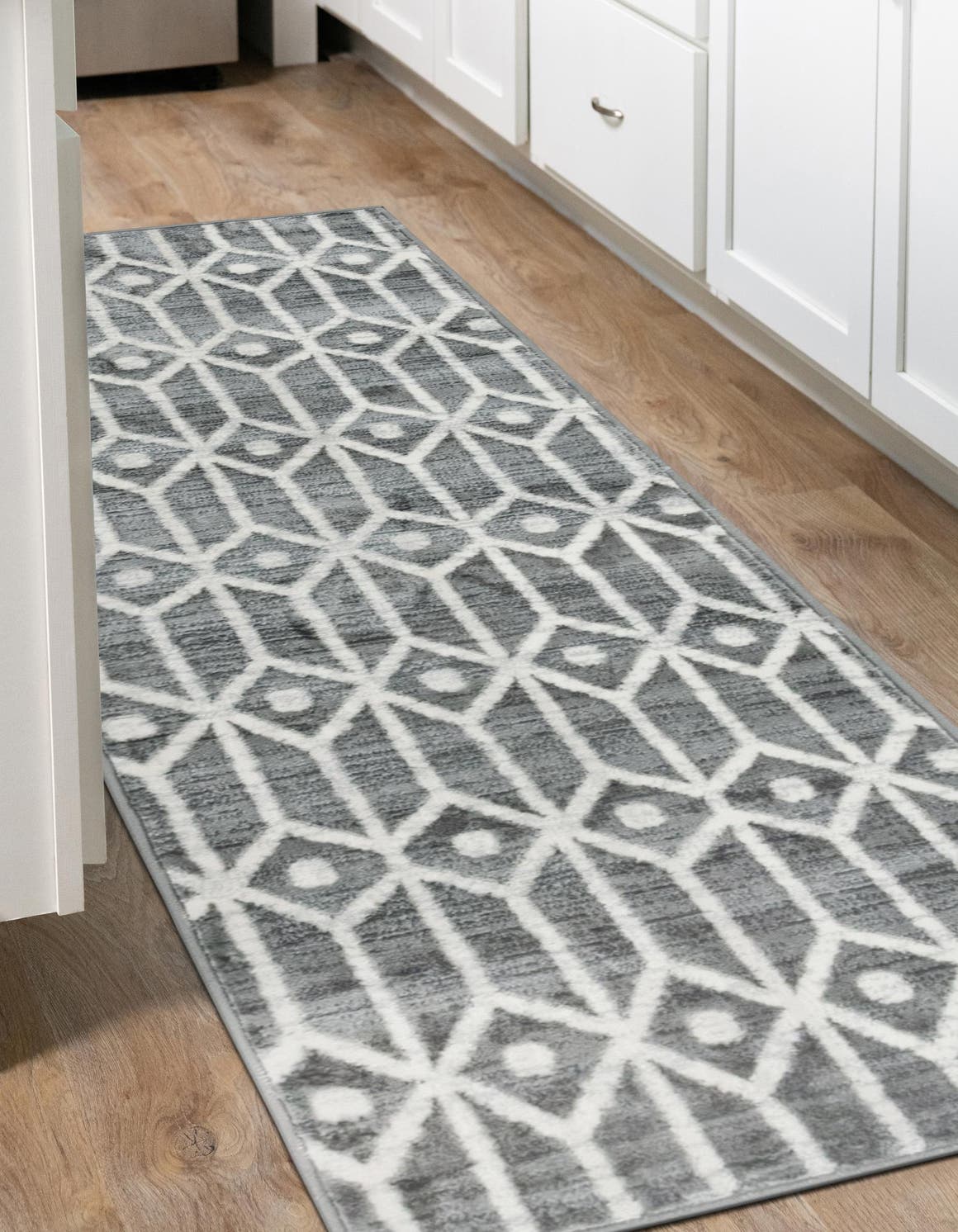Gray 2' x 6' Lattice Trellis Runner Rug