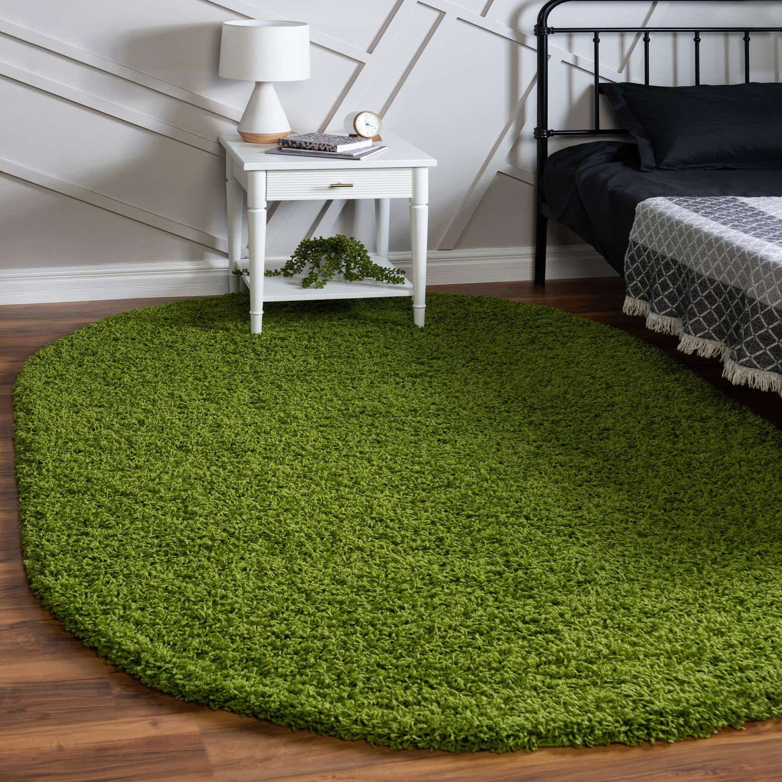 Grass Green 8' x 10' Solid Shag Oval Rug