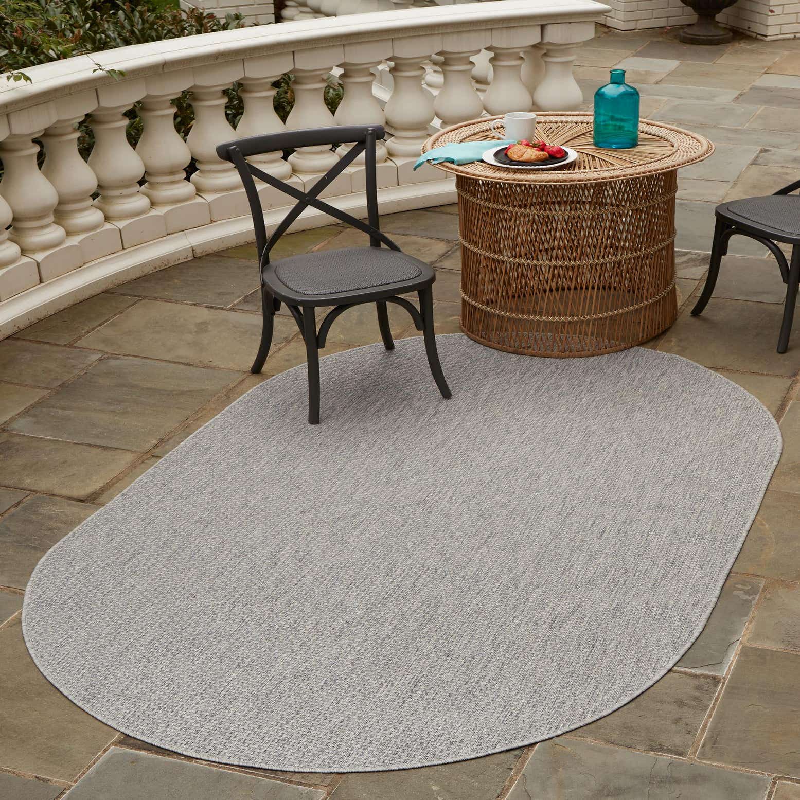 Light Gray 5' x 8' Outdoor Basic Oval Rug