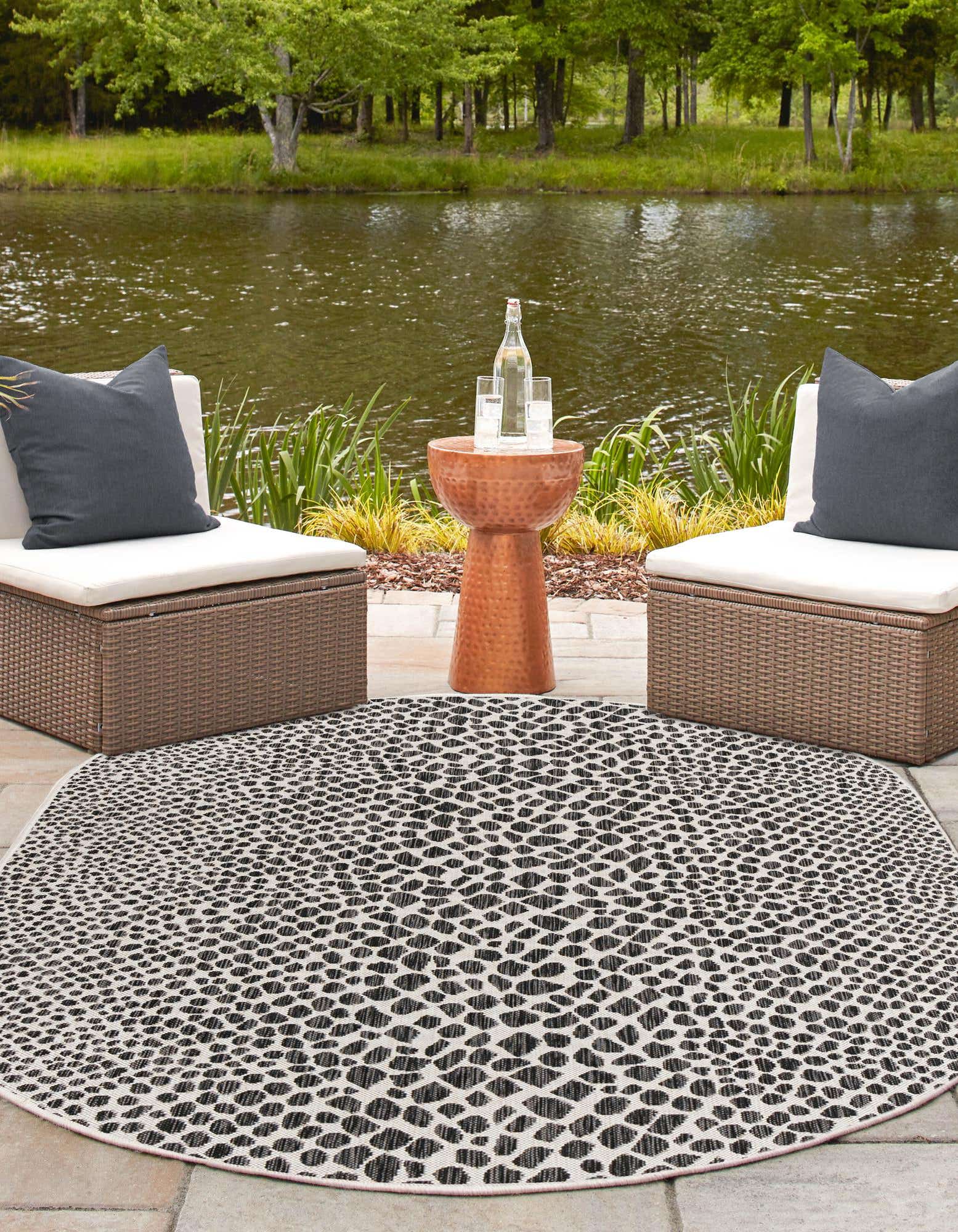 Black 5' 3 x 8' Jill Zarin Oval Indoor / Outdoor Rug