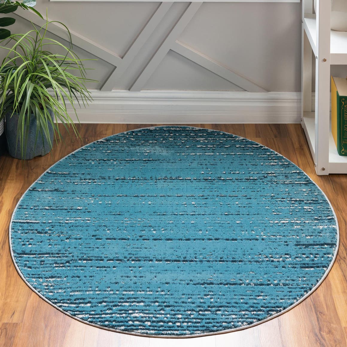 Blue 7' x 7' Oasis Round Rug