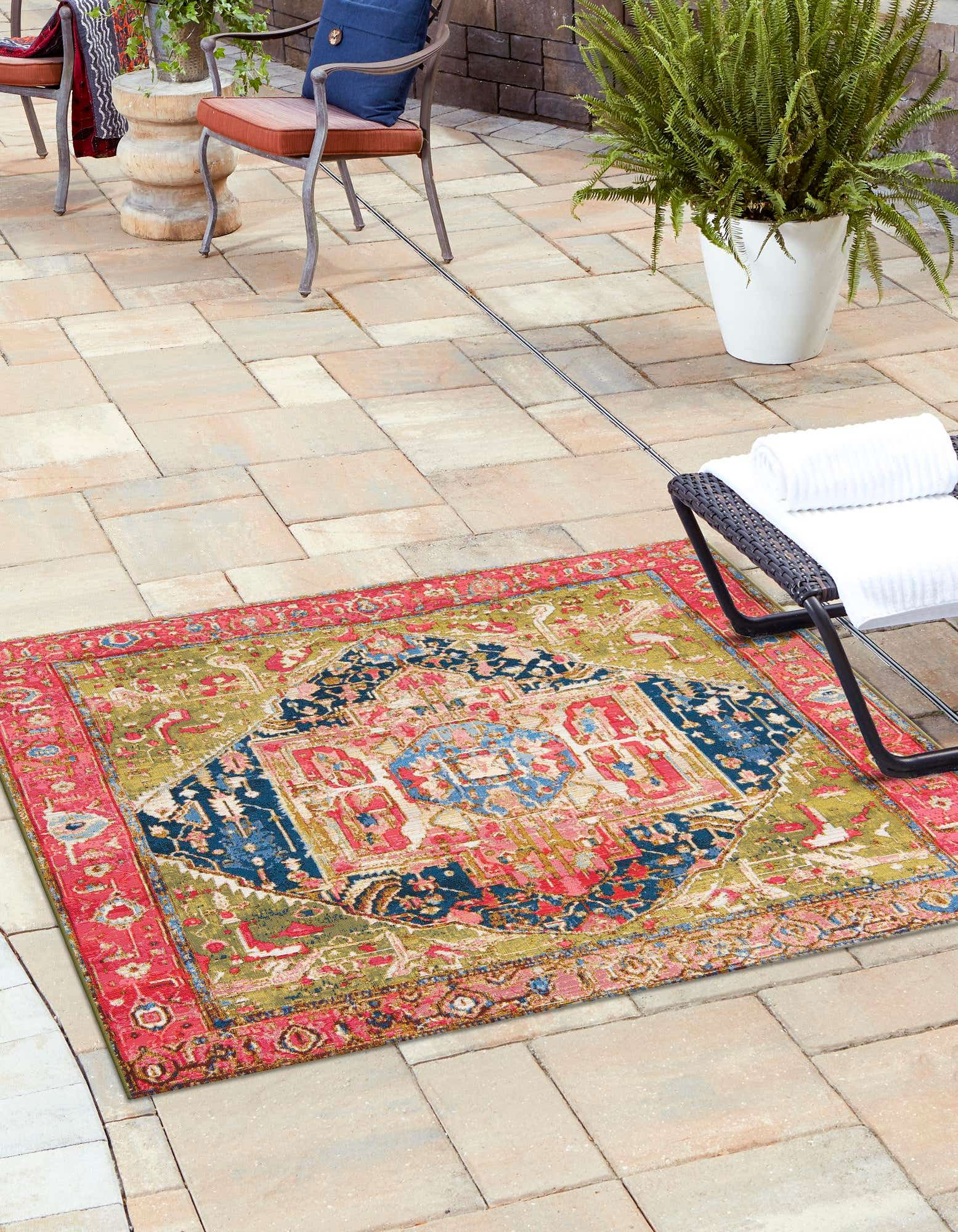Multicolor 6' x 6' Outdoor Traditional Square Indoor / Outdoor Rug