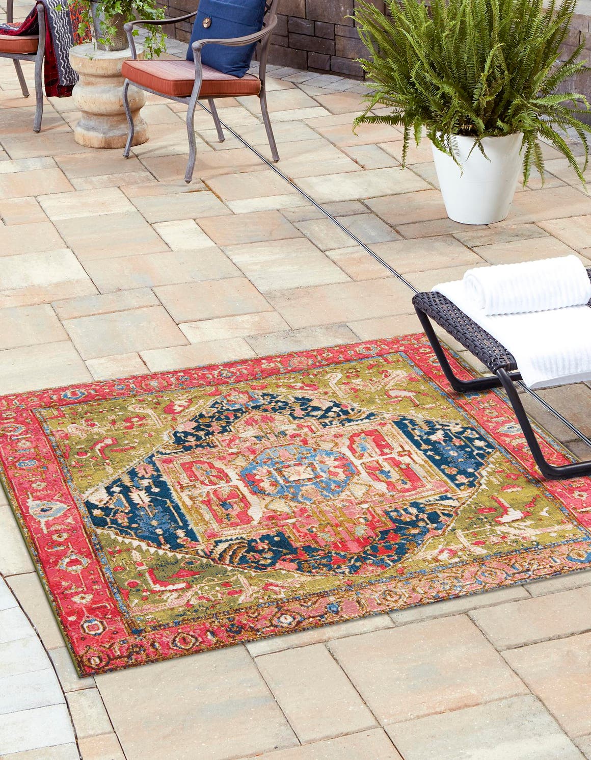 Multicolor 6' x 6' Outdoor Traditional Square Indoor / Outdoor Rug