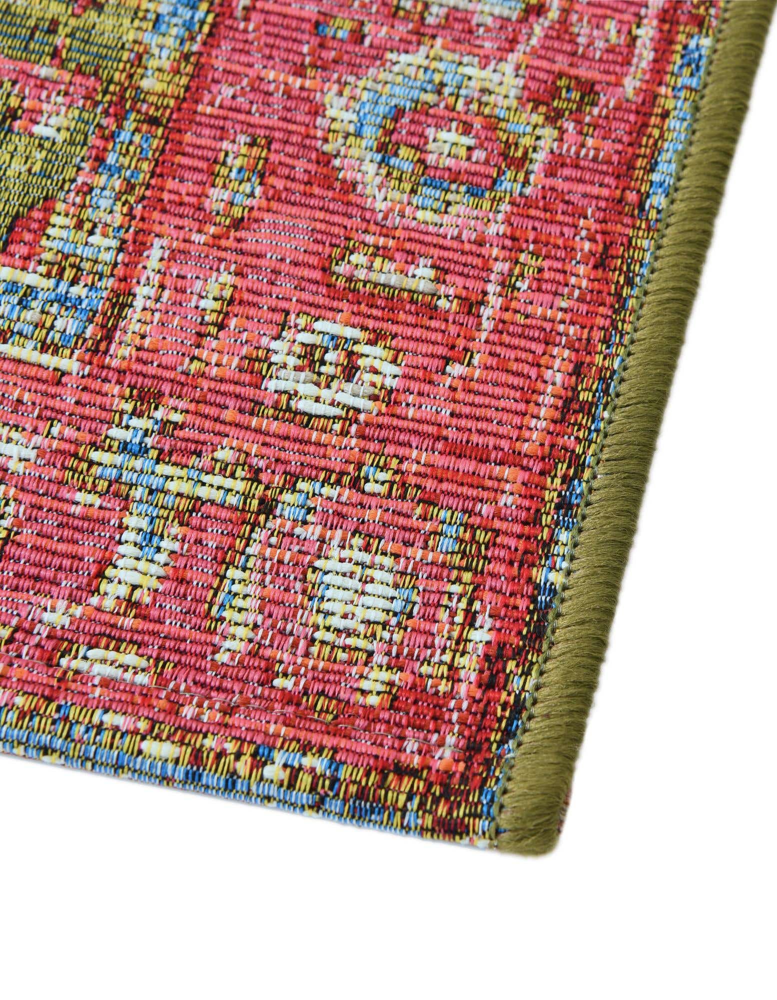 Multicolor 6' x 6' Outdoor Traditional Square Indoor / Outdoor Rug