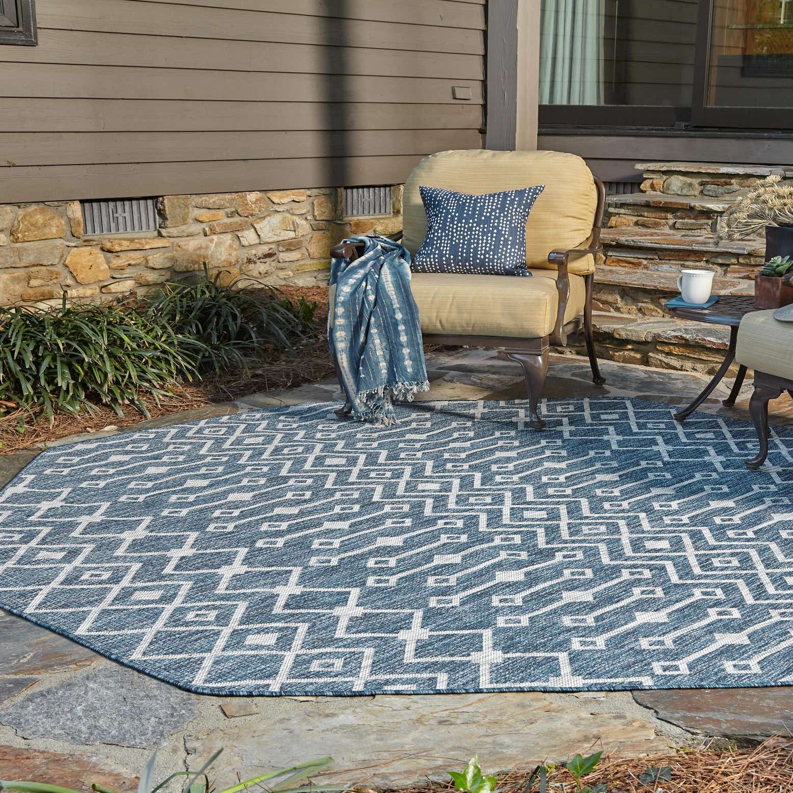 Blue 4' x 4' Outdoor Lattice Octagon Rug