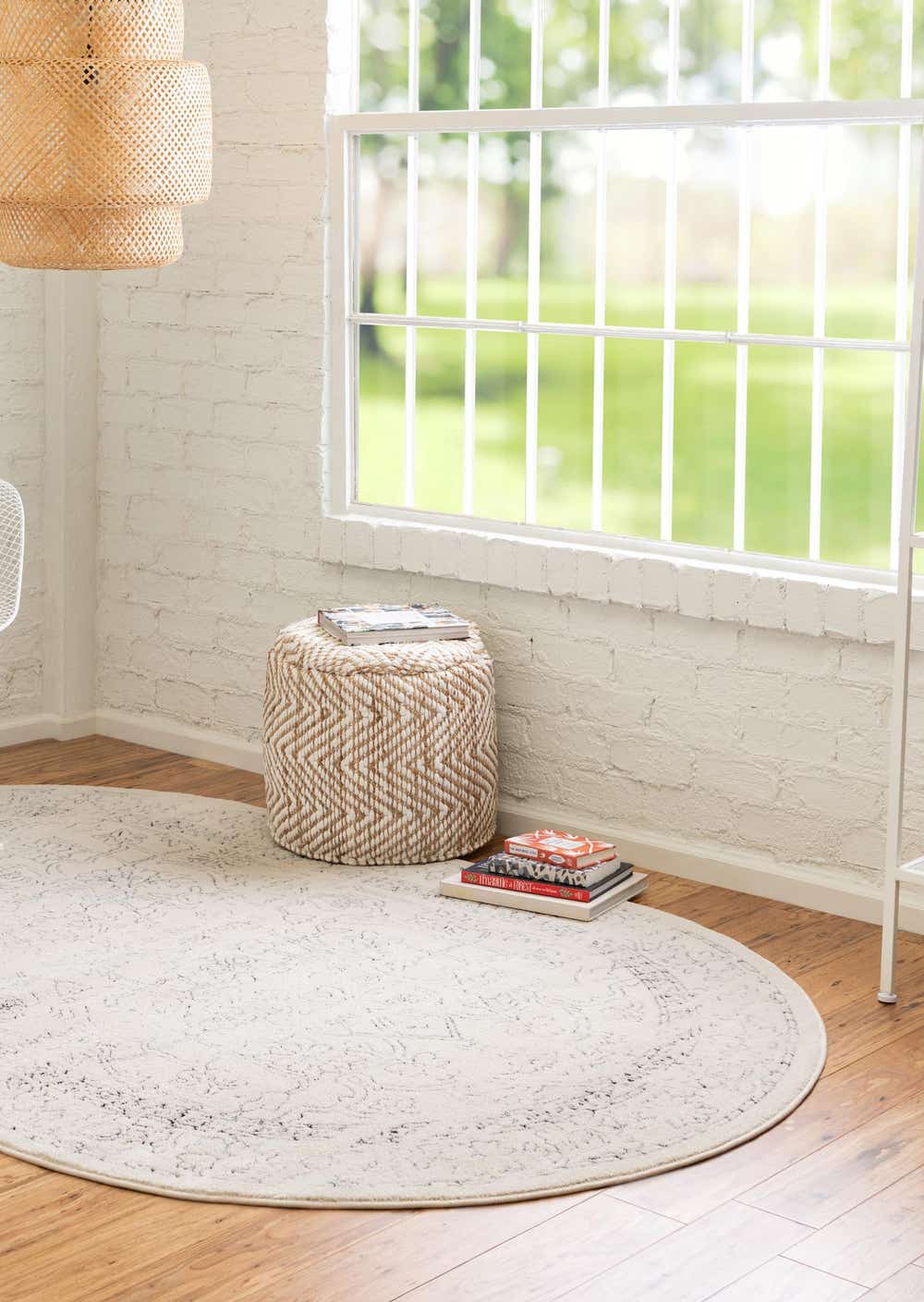 White 4' x 6' Isabella Oval Rug