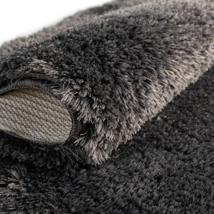 Detail image of 1' 8 x 2' 7 Bano Luxe Bath Mat