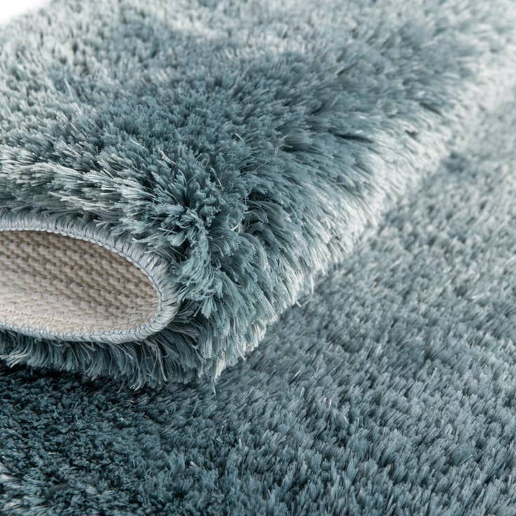Detail image of 1' 8 x 2' 7 Bano Luxe Bath Mat