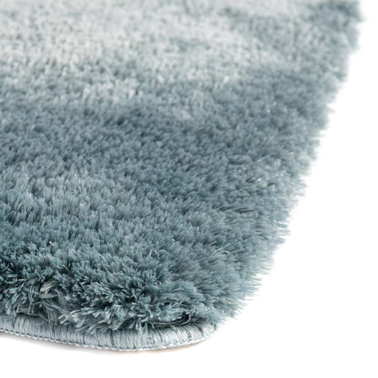 Detail image of 1' 8 x 2' 7 Bano Luxe Bath Mat