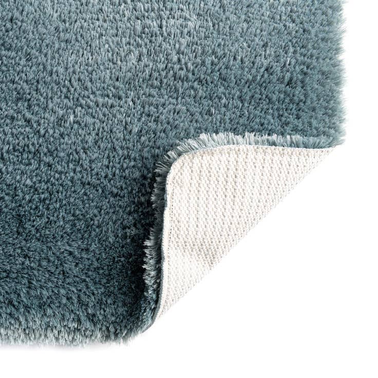 Detail image of 1' 8 x 2' 7 Bano Luxe Bath Mat