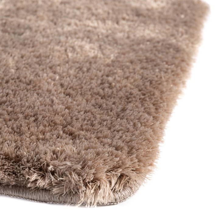 Detail image of 1' 8 x 2' 7 Bano Luxe Bath Mat