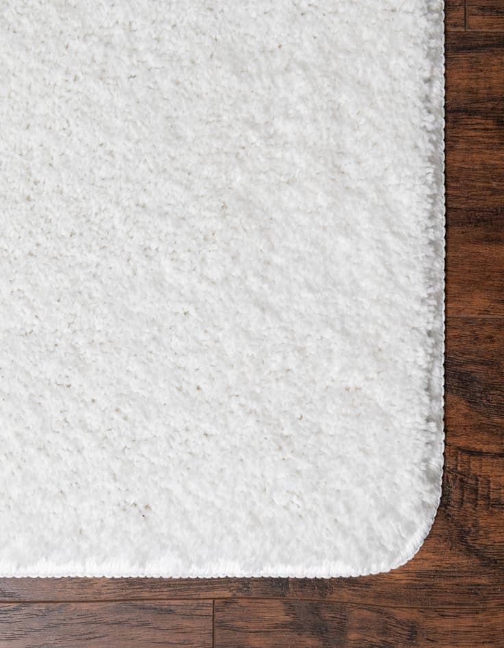 Detail image of 1' 8 x 2' 7 Bano Everyday Bath Mat