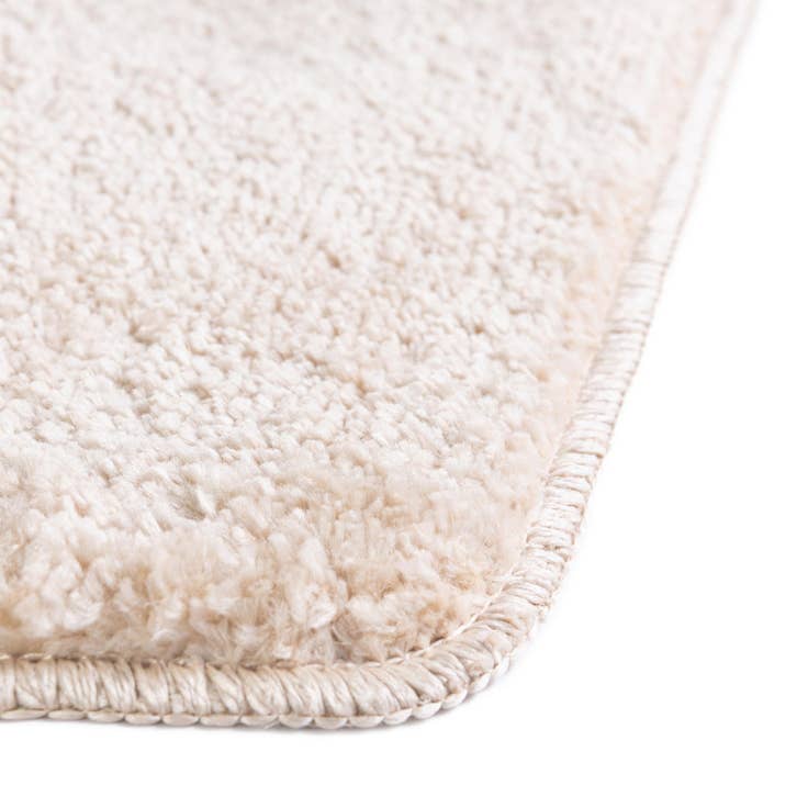 Detail image of 1' 8 x 2' 7 Bano Everyday Bath Mat