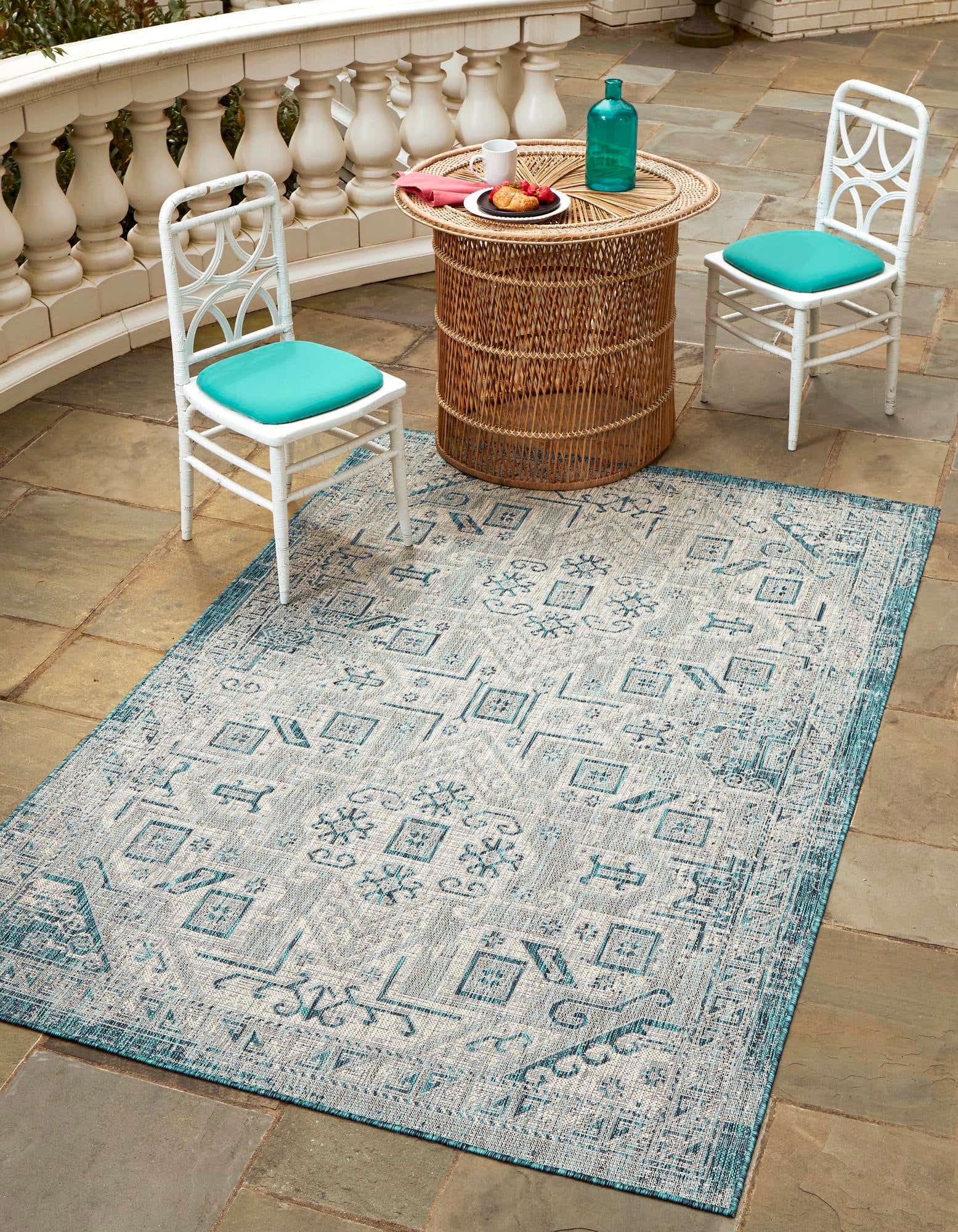 Teal 4' x 6' Outdoor Aztec Indoor / Outdoor Rug