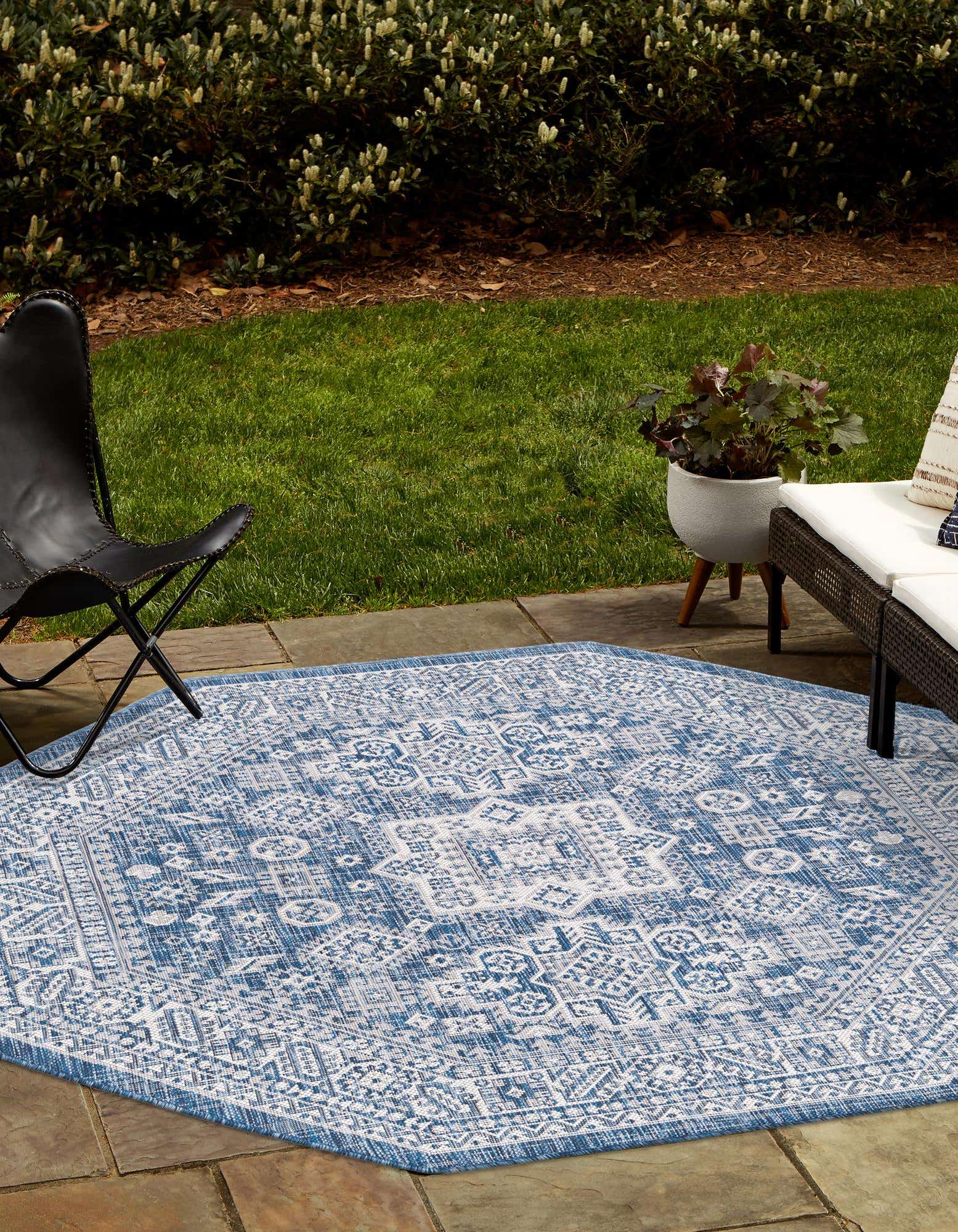 Blue 7' 10 x 7' 10 Outdoor Aztec Octagon Indoor / Outdoor Rug