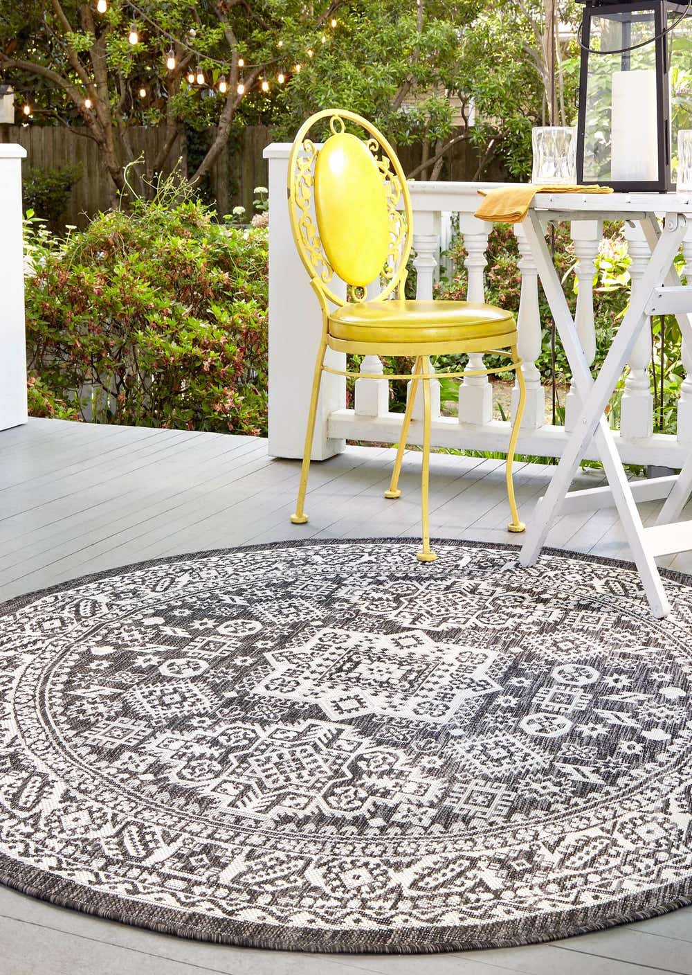 Charcoal Gray 10' x 10' Outdoor Aztec Round Indoor / Outdoor Rug