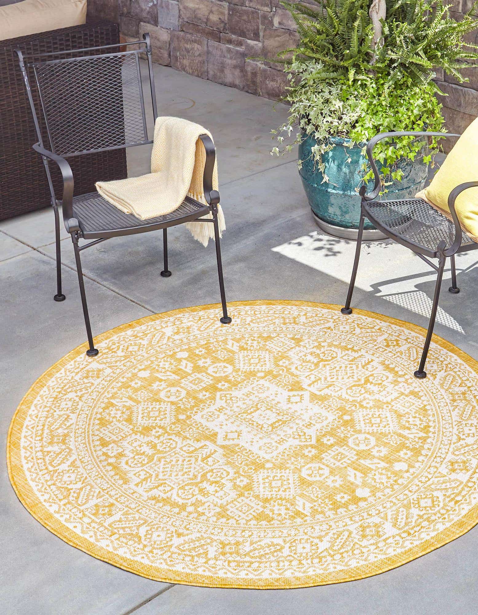 Yellow 10' x 10' Outdoor Aztec Round Indoor / Outdoor Rug