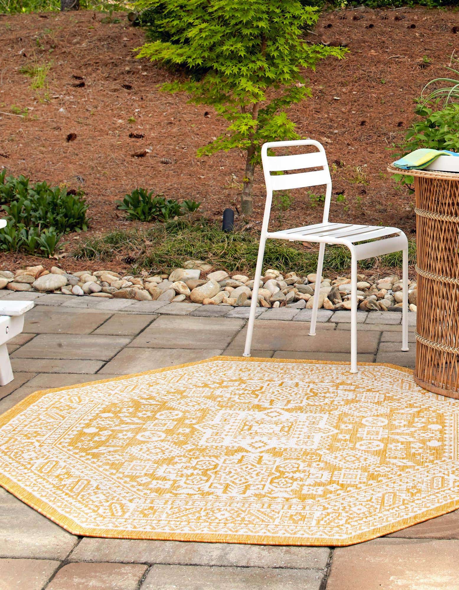 Yellow 7' 10 x 7' 10 Outdoor Aztec Octagon Indoor / Outdoor Rug