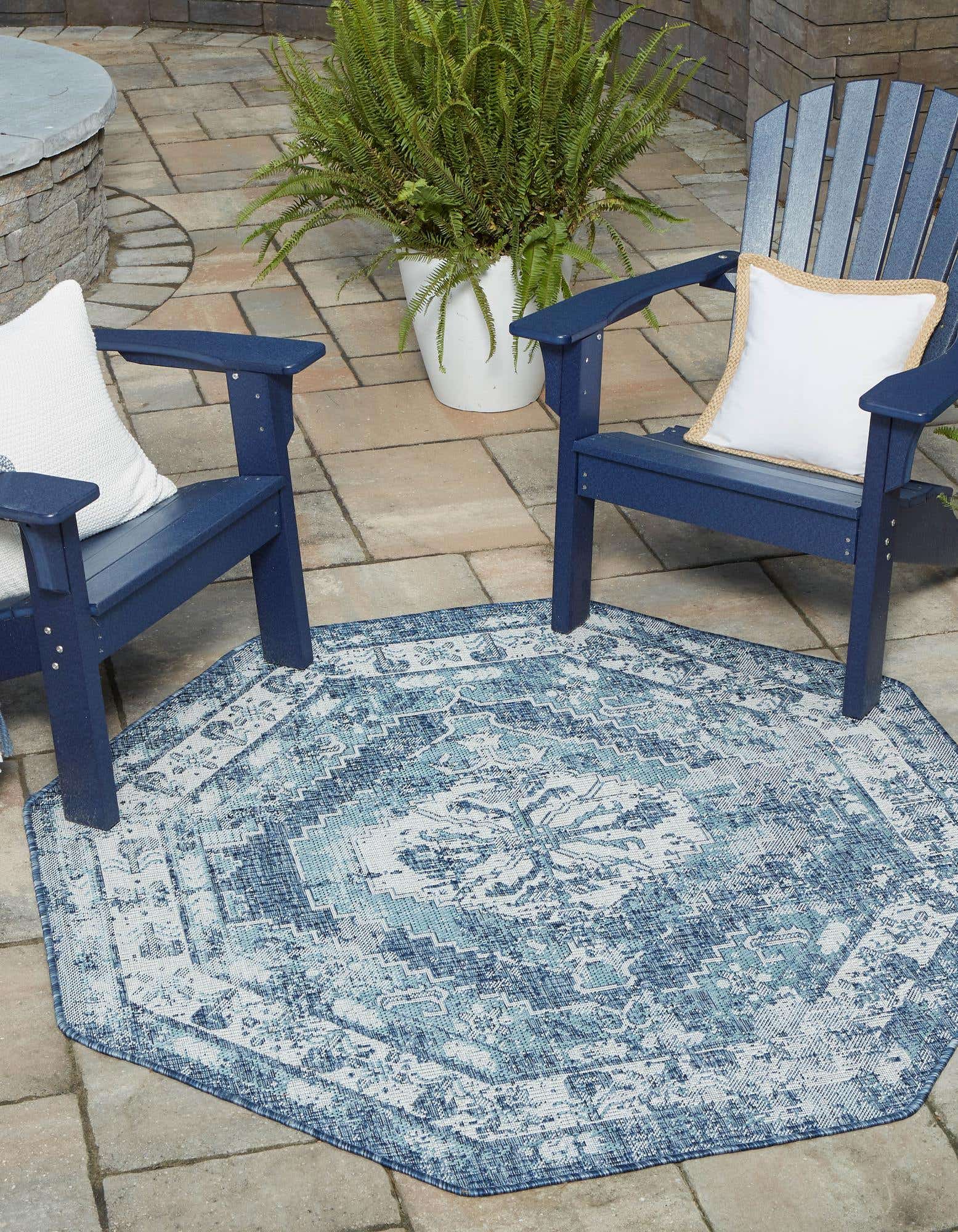 Blue 7' 10 x 7' 10 Outdoor Traditional Octagon Indoor / Outdoor Rug